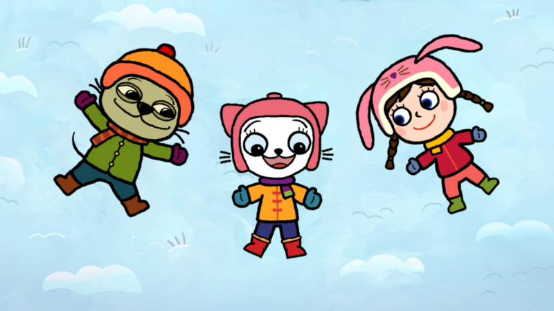 Trzy animowane zwierzątka, ubrane w zimowe ubranka, spadają z nieba.